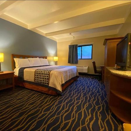 Economy Inn North Randall Ngoại thất bức ảnh