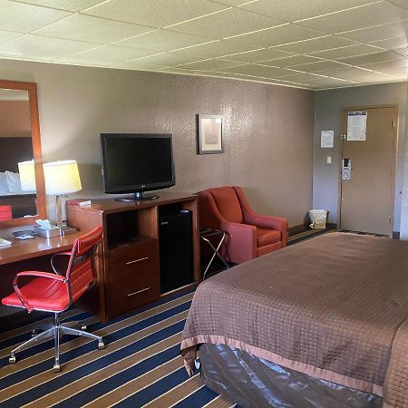 Economy Inn North Randall Ngoại thất bức ảnh