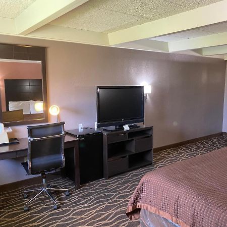 Economy Inn North Randall Ngoại thất bức ảnh