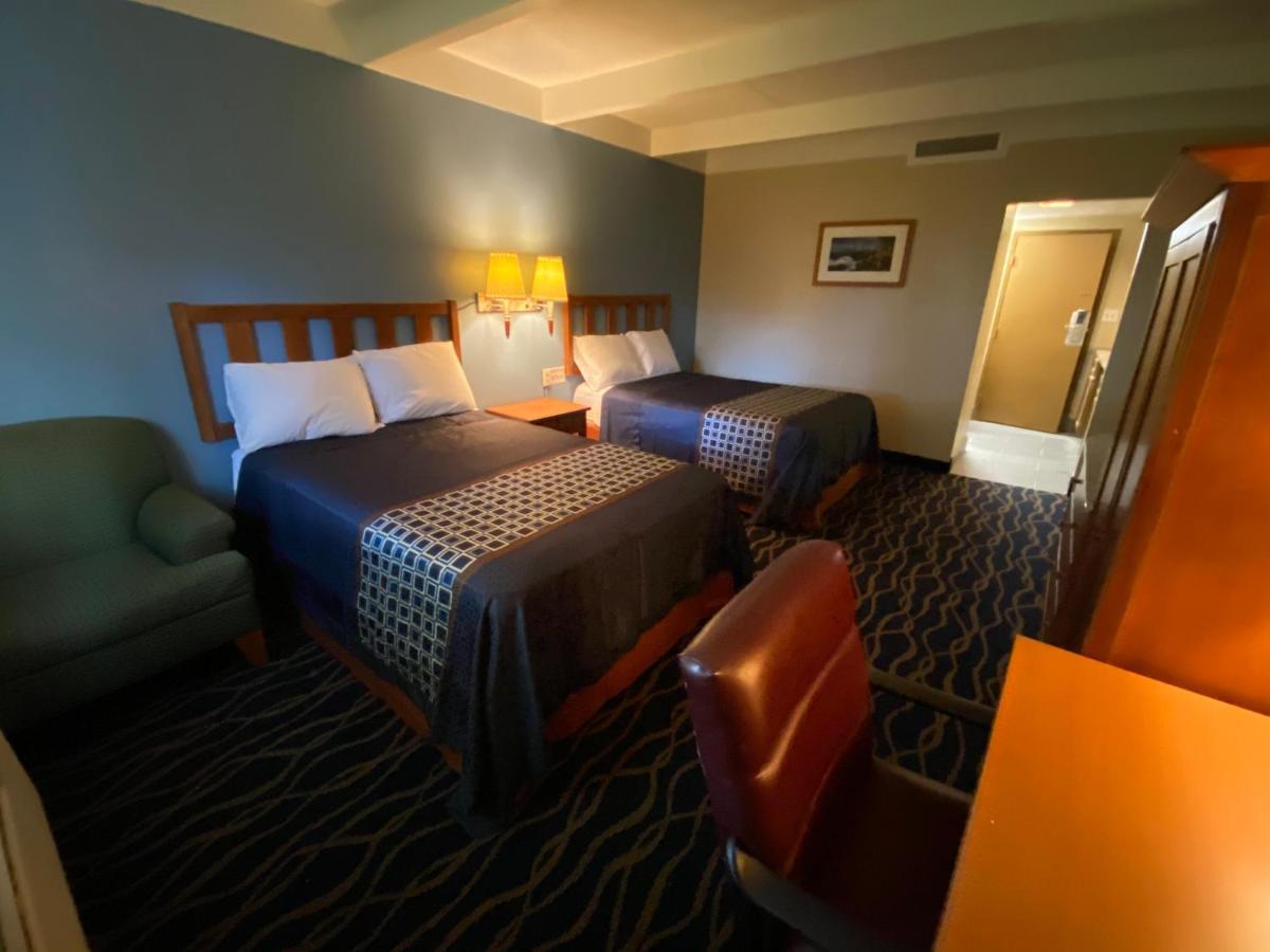 Economy Inn North Randall Ngoại thất bức ảnh