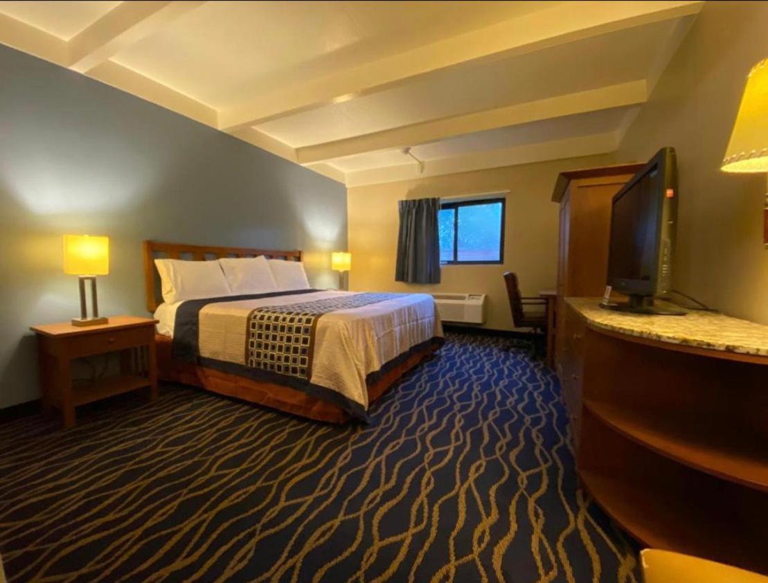 Economy Inn North Randall Ngoại thất bức ảnh