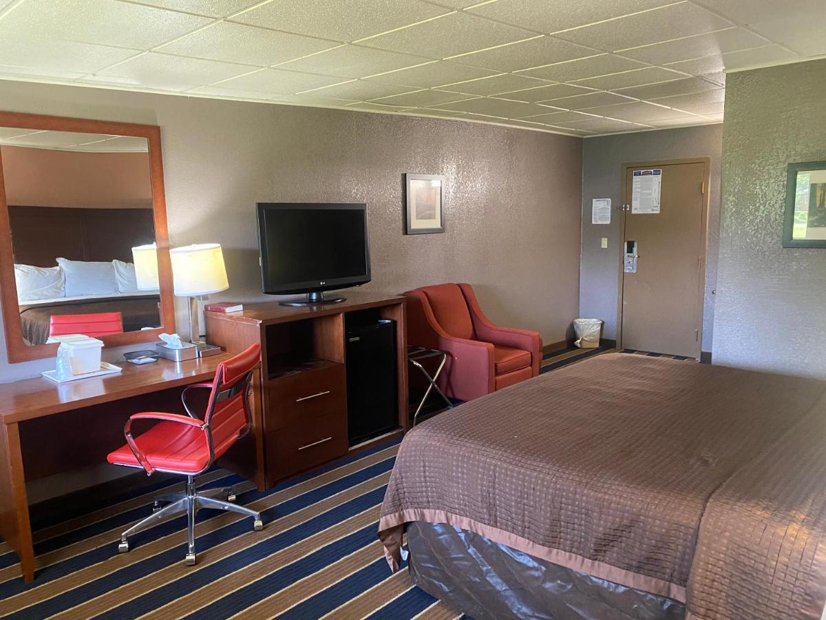 Economy Inn North Randall Ngoại thất bức ảnh
