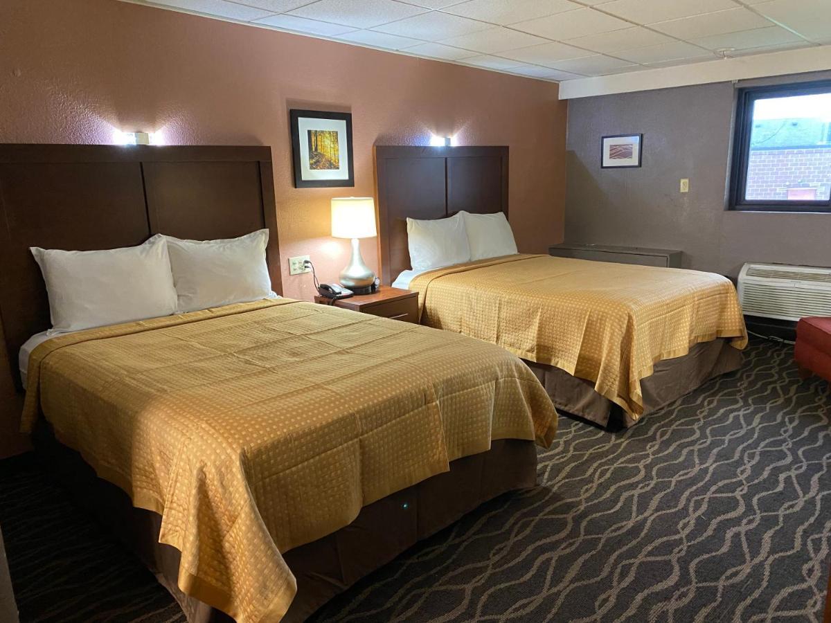 Economy Inn North Randall Ngoại thất bức ảnh