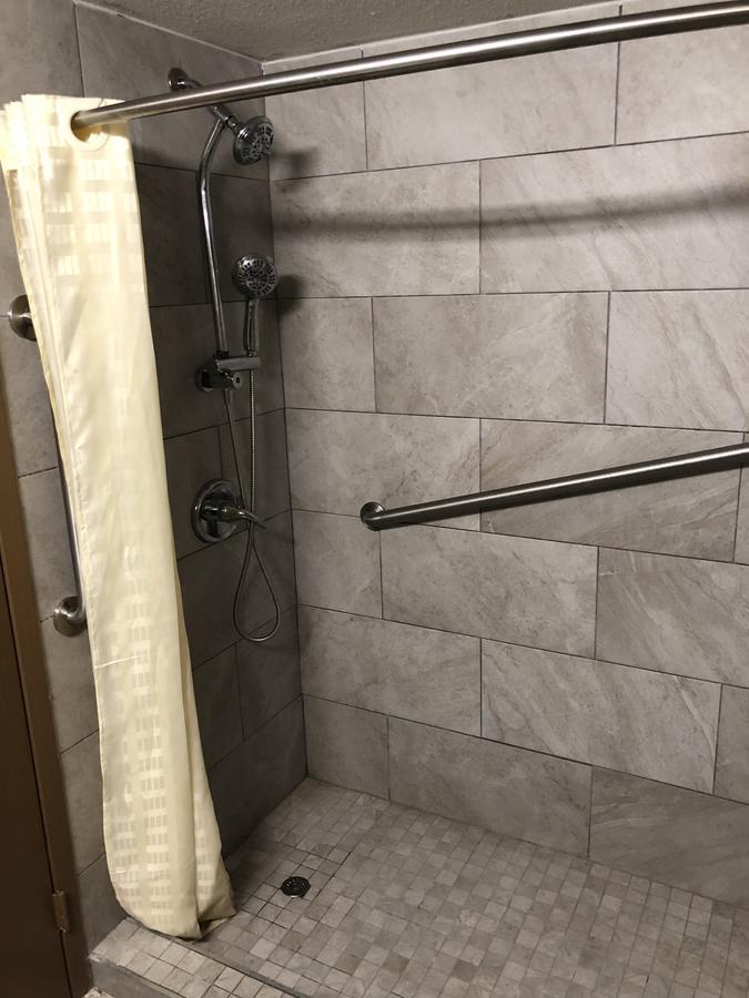 Economy Inn North Randall Ngoại thất bức ảnh